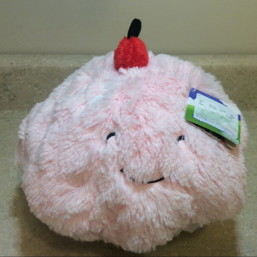 Mini SQUISHABLE CUPCAKE - Picture 2 of 6